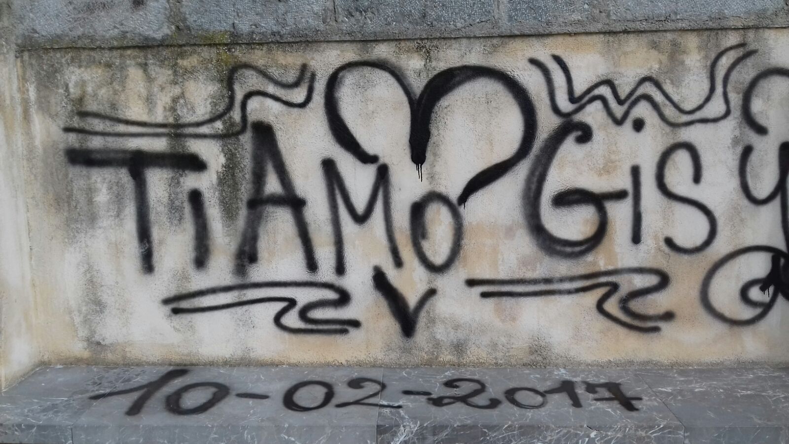 Ancora vandali, scritte nei muri della Chiesa di San Vincenzo