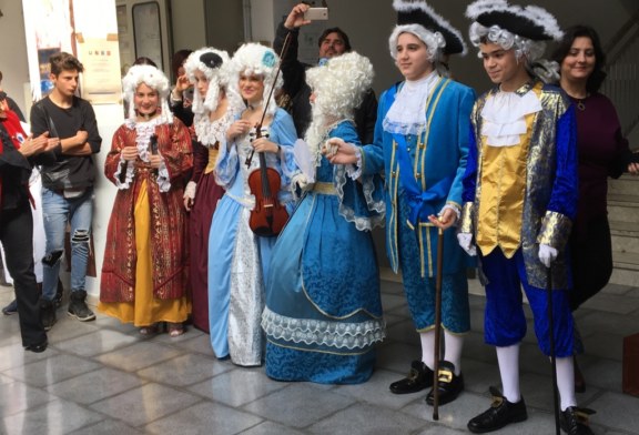 Il Carnevale racconta la storia  al plesso Don Carlo Lauri [Foto]