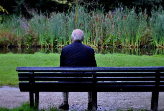 Un anziano muore su una panchina di Corso IV Aprile