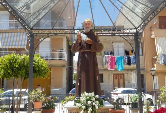 Inaugurata la nuova statua di Padre Pio