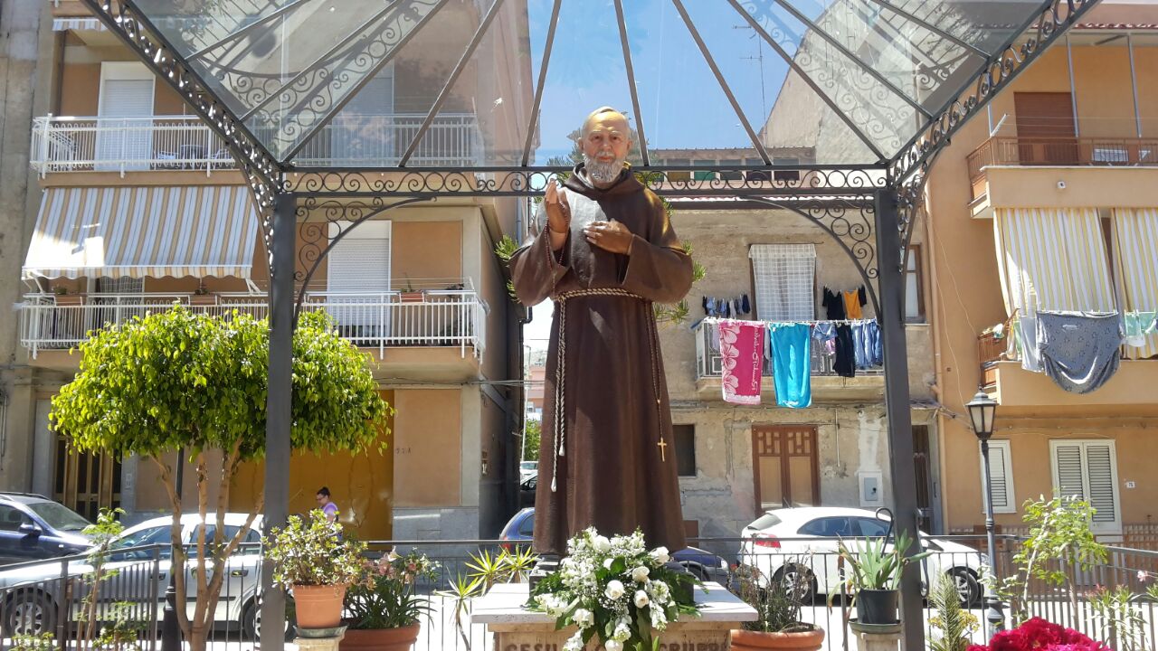 Inaugurata la nuova statua di Padre Pio