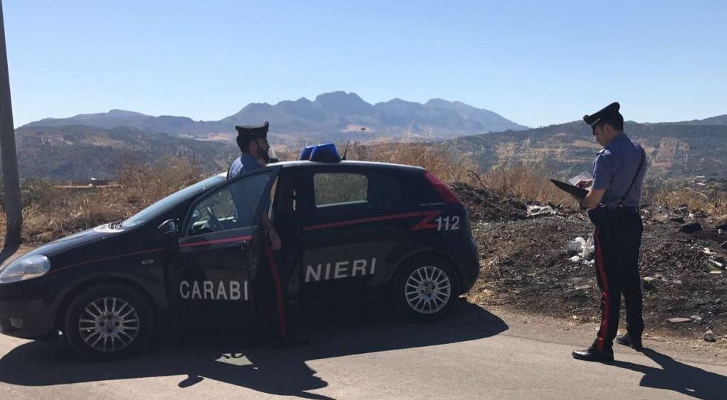 Misilmeri, sorpresi a dar fuoco a rifiuti speciali: tre arresti