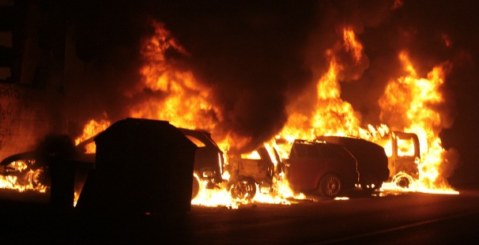 Belmonte Mezzagno: a fuoco autofficina, dodici vetture distrutte. Rogo doloso