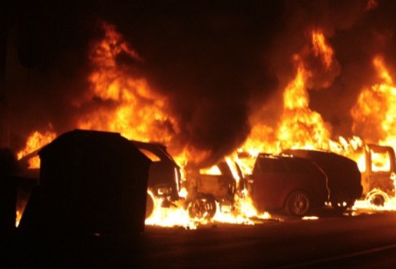 Belmonte Mezzagno: a fuoco autofficina, dodici vetture distrutte. Rogo doloso