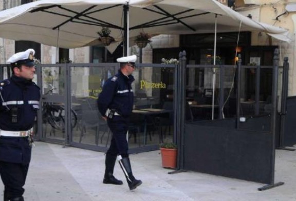 Il lettore scrive, i vigili multano i commercianti, e gli abusivi ?