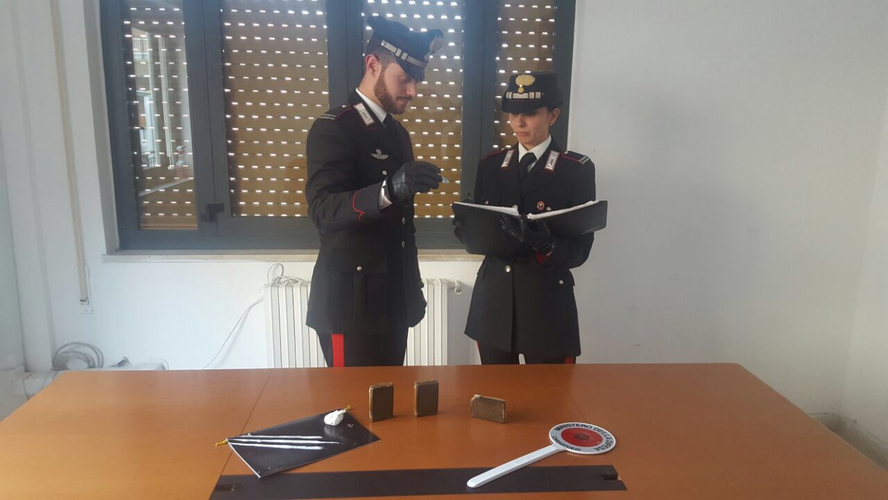 Misilmeri, arrestati due uomini per detenzione di sostanze stupefacenti