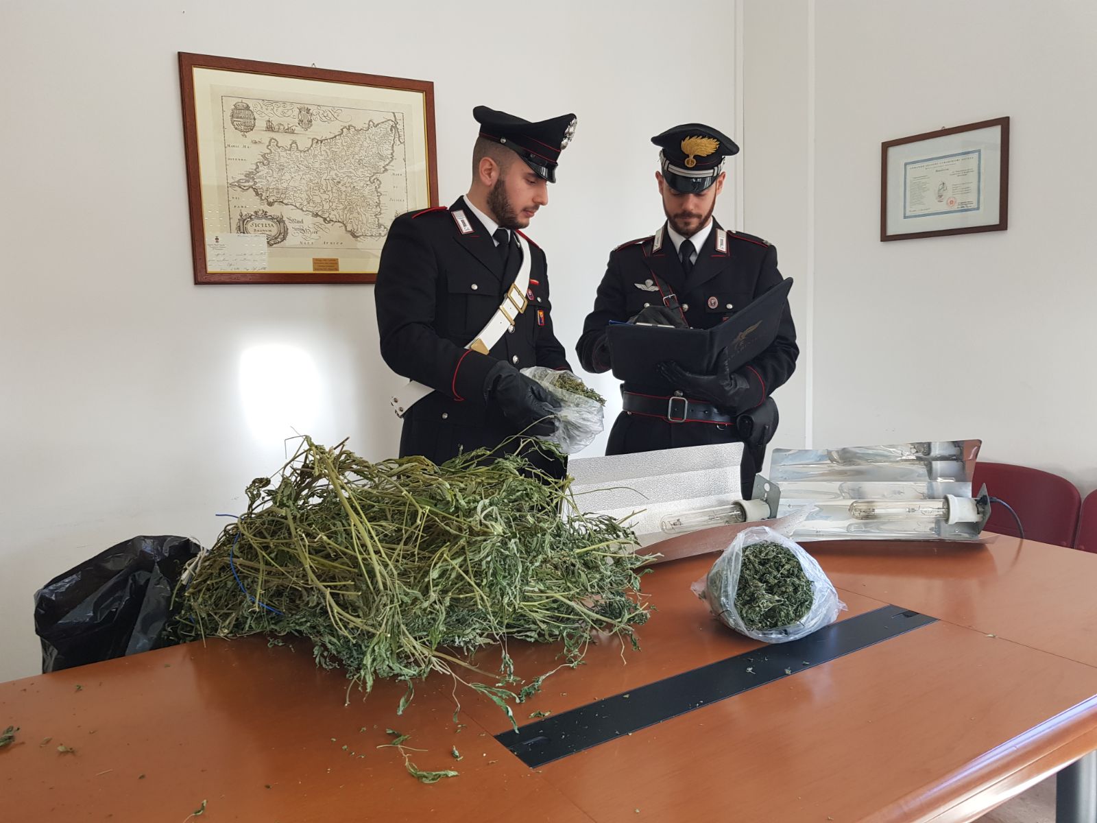 Misilmeri, arrestate 3 persone per spaccio e produzione di sostanze stupefacenti