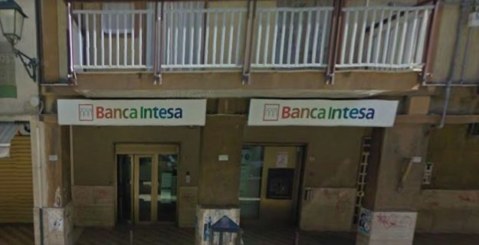 Rapina a Banca Intesa-Sanpaolo. Dipendenti e clienti chiusi in una stanza