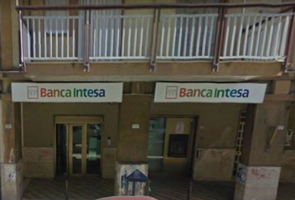 Rapina a Banca Intesa-Sanpaolo. Dipendenti e clienti chiusi in una stanza