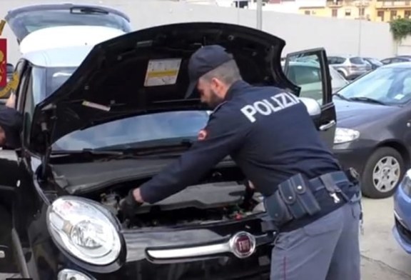 Auto rubate e truffa alle assicurazione, 12 arresti della Polizia