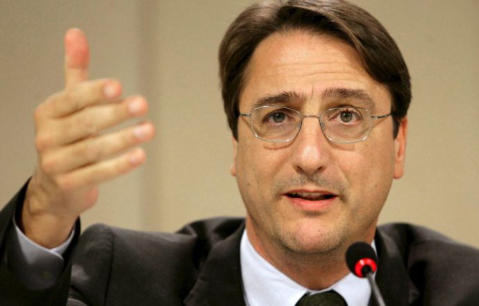 Claudio Fava: “Vigilare sull’ampliamento del deposito di oli minerali in C/da Pagliarazzi”
