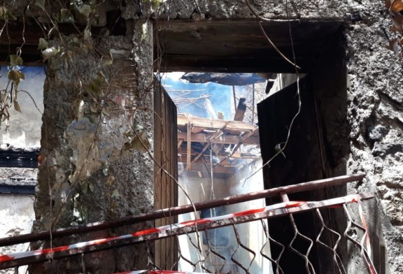 San Francesco, cittadini intossicati dopo un rogo: “Siamo abbandonati” [Foto]
