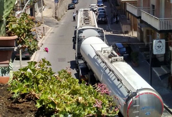 Viale Europa: pericolo per i mezzi pesanti e i frequenti incidenti [Foto]