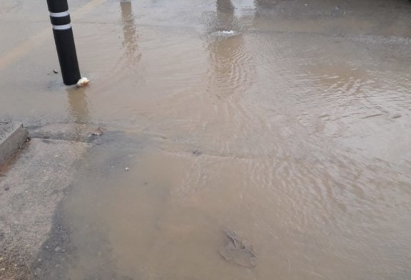 Acqua e fango davanti la scuola Mons. Romano