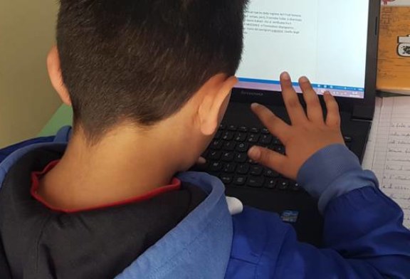 Compiti e attività ludiche a distanza, si cercano volontari per aiutare i minori