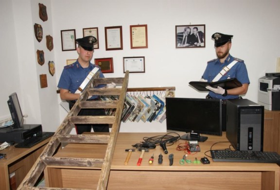 Tenta furto nella scuola, arrestato dai carabinieri [Foto e Video]