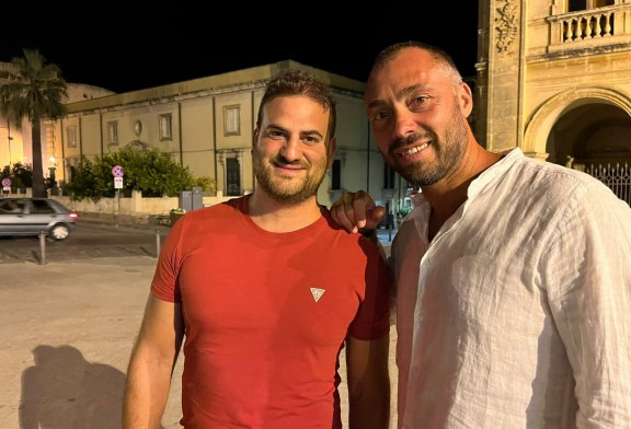 I misilmeresi Mulè ed Azzarello, militari in vacanza, salvano una donna che stava annegando