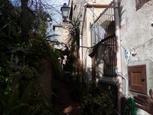 Lancio pietre - via raffaello 04